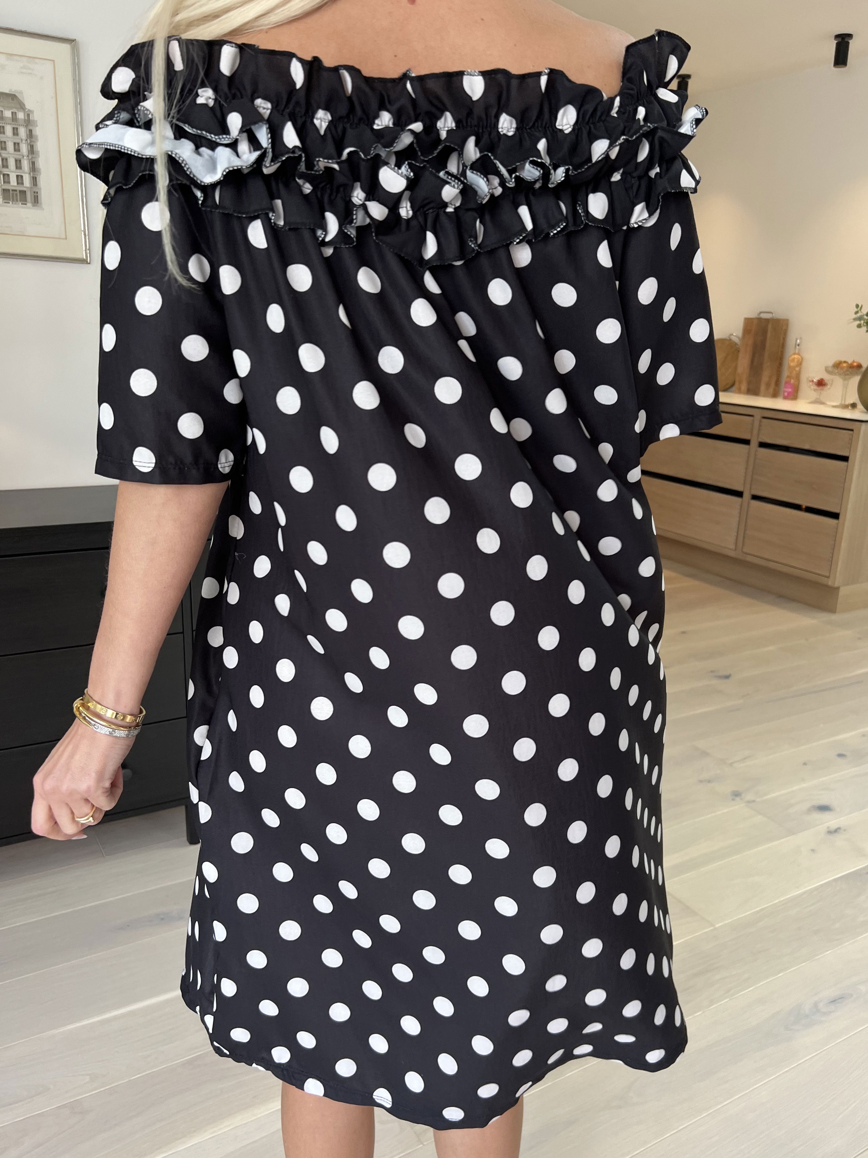 Chili Sleeveless Dress Dot - Kjole med prikker og flæser